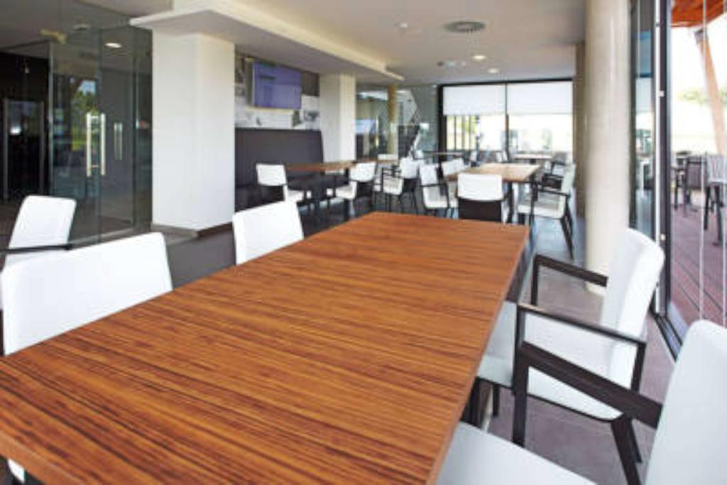 Hradec Králové Konference Park Hotel מראה חיצוני תמונה
