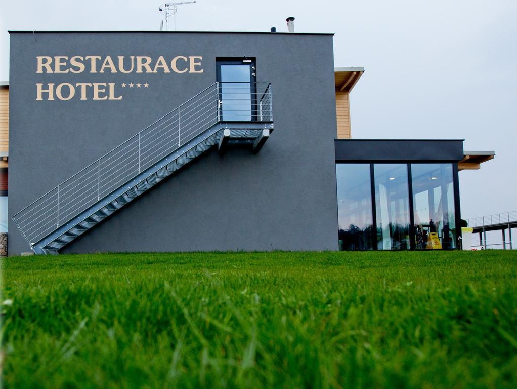 Hradec Králové Konference Park Hotel מראה חיצוני תמונה