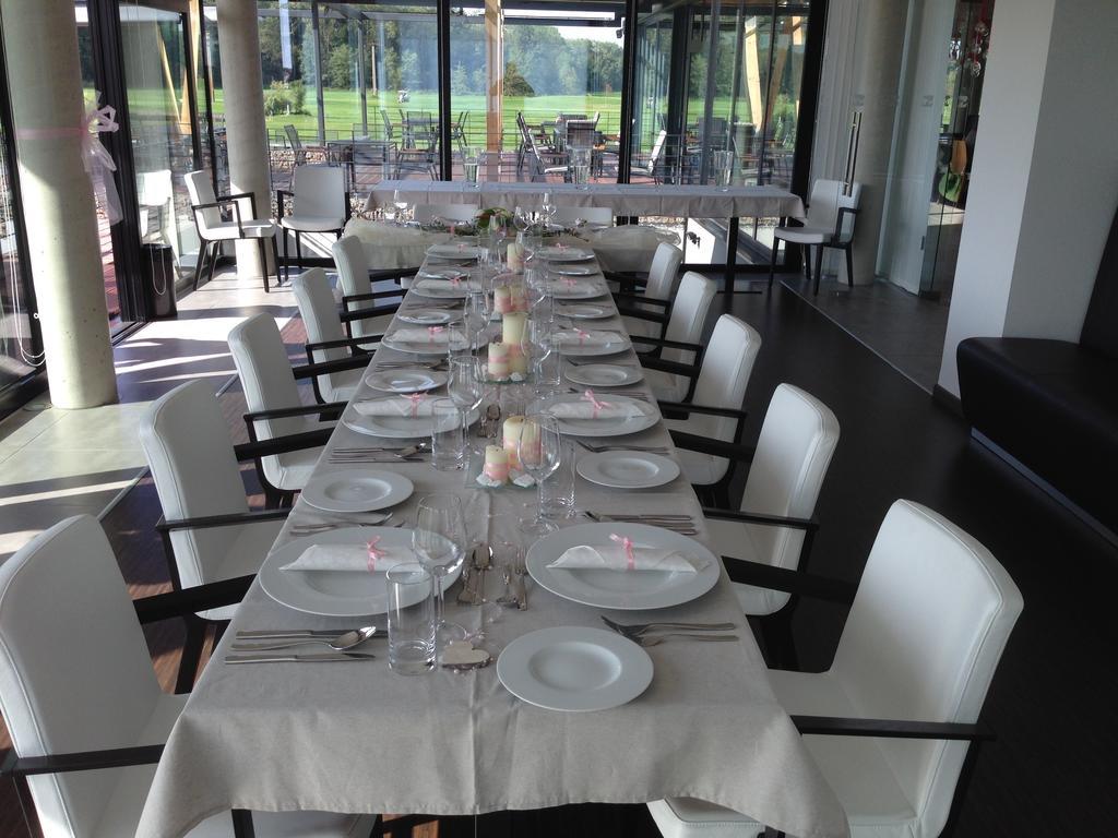 Hradec Králové Konference Park Hotel מראה חיצוני תמונה