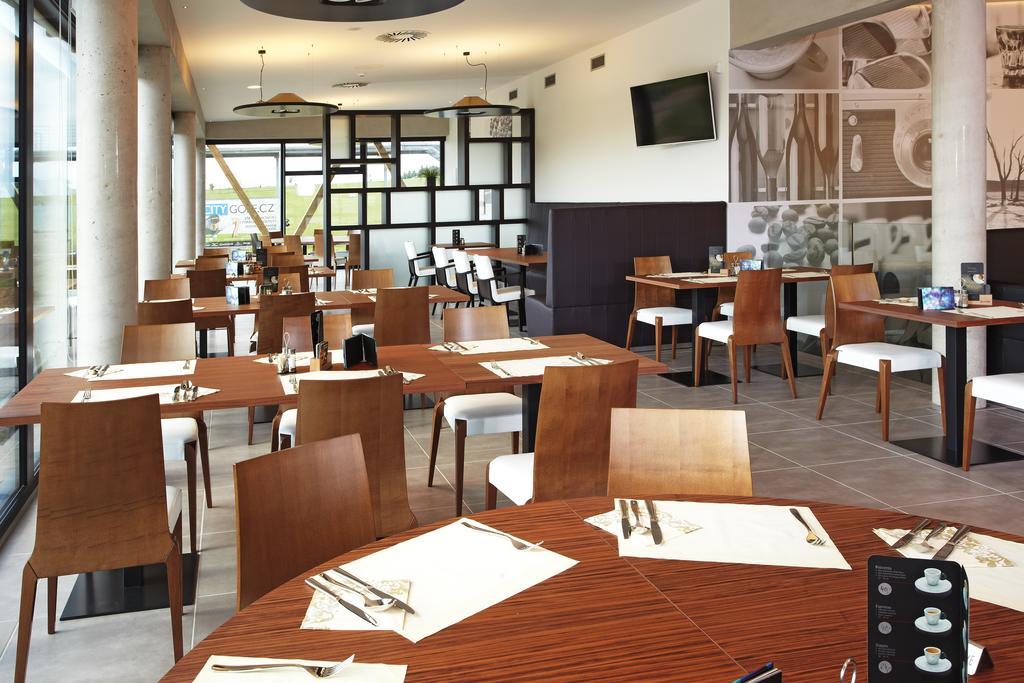 Hradec Králové Konference Park Hotel מראה חיצוני תמונה